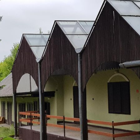 Domus Vendeghaz 호텔 Balatonszárszó 외부 사진