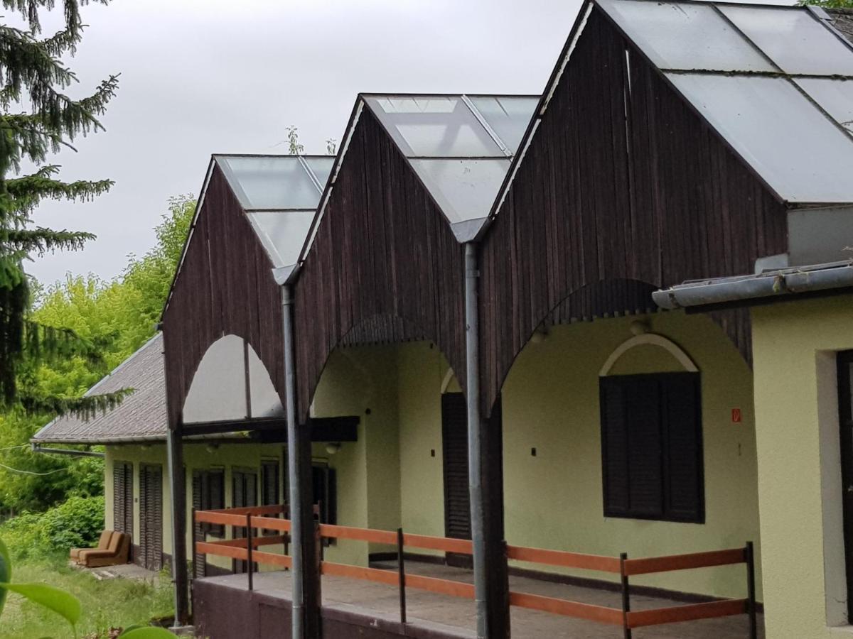 Domus Vendeghaz 호텔 Balatonszárszó 외부 사진